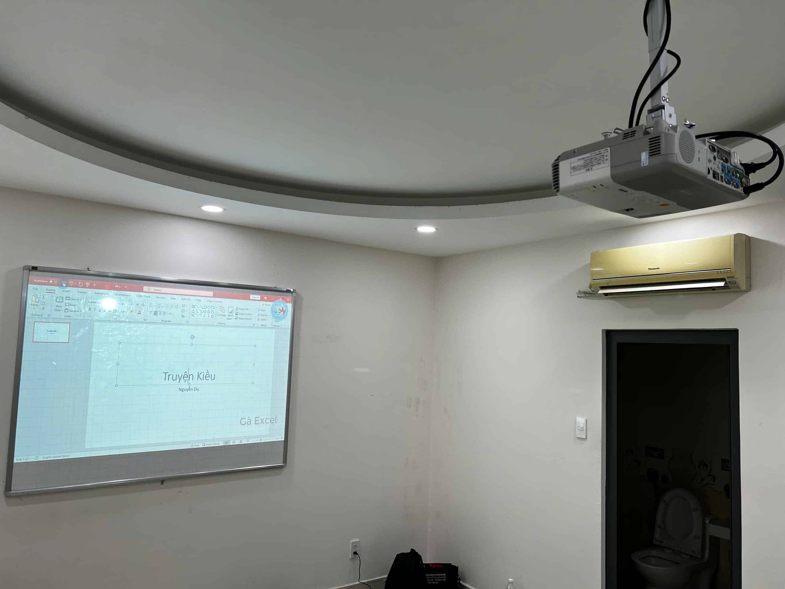 Lắp đặt máy chiếu dạy học trung tâm anh ngữ
